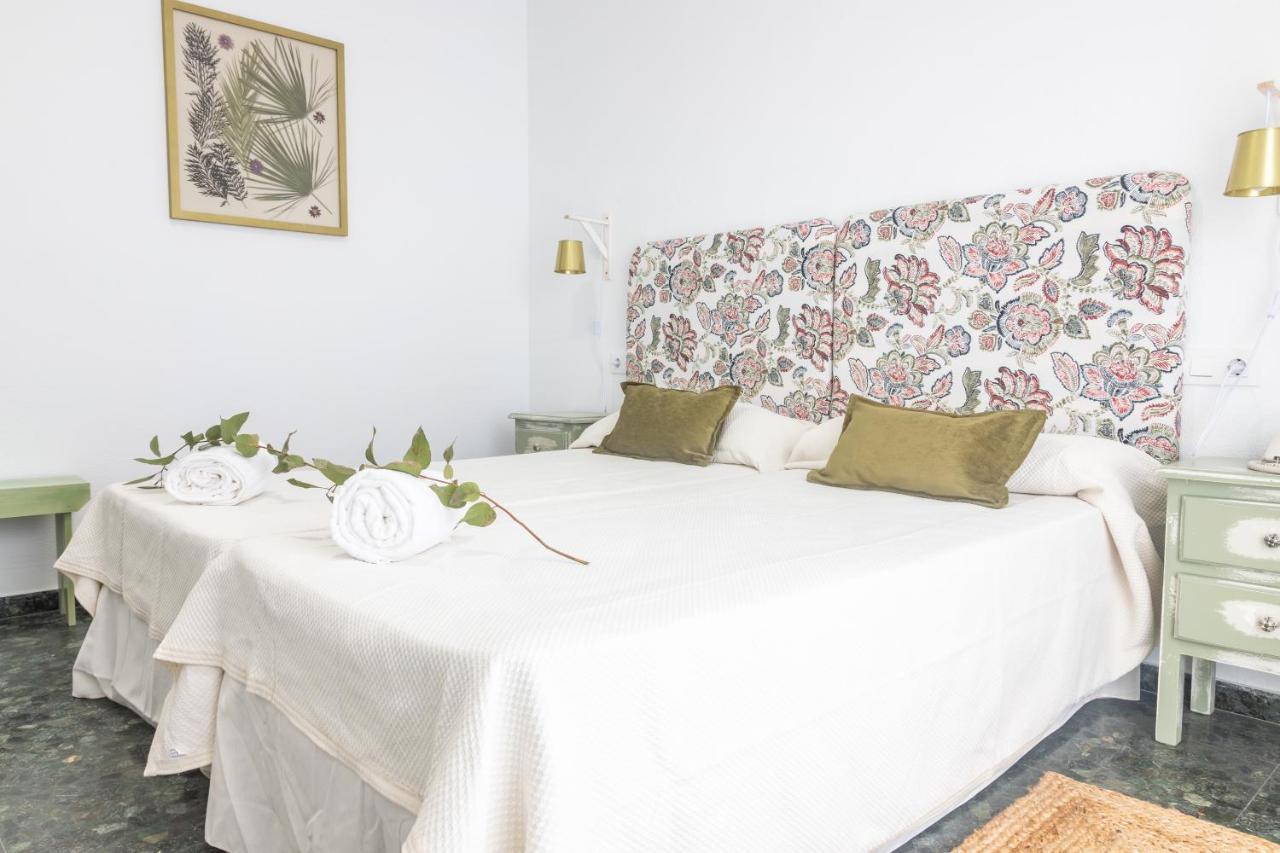 קוניל דה לה פרונטרה Hotel Marhava מראה חיצוני תמונה